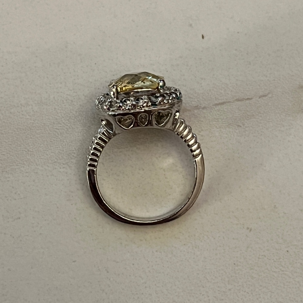 Elegant Silver and Yellow Gemstone Ring - Picture 6 of 9